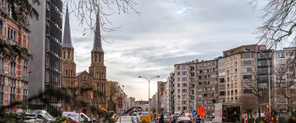 Edificios antiguos y modernos en Amberes, una de las ciudades con más ambiente para estudiantes internacionales.